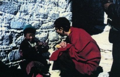 Hat Geshe Kelsang Gyatso an Tuberkulose gelitten, als er in Indien lebte, und kein langes Retreat gemacht?