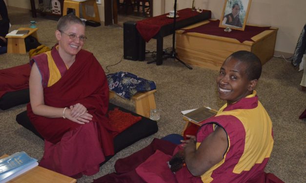 ¿Se ordenan demasiado jóvenes los monjes y monjas de la Nueva Tradición Kadampa?